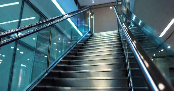 Escada de Aço Inox: Beleza e Durabilidade