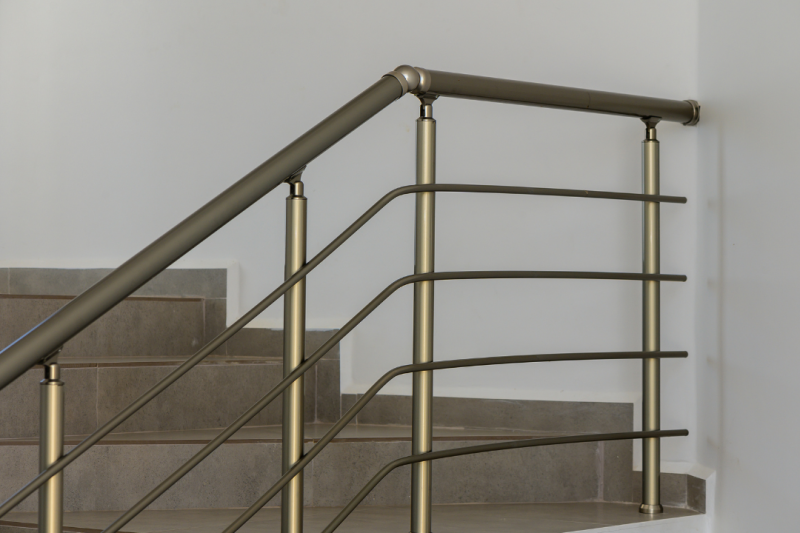 Corrimão de Aço Inox: Vantagens e Dicas para Escolher o Ideal para Sua Casa