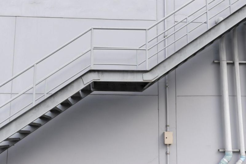 Corrimão de Escada em Inox: Vantagens e Dicas de Escolha